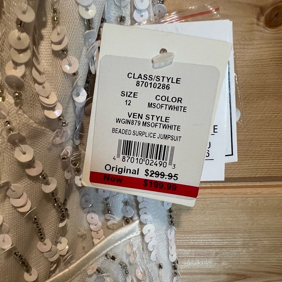 Elegant White Jumpsuit - Picture 4 of 7